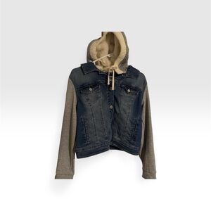 Juniors Cropped Jean Jacket w/removable hood